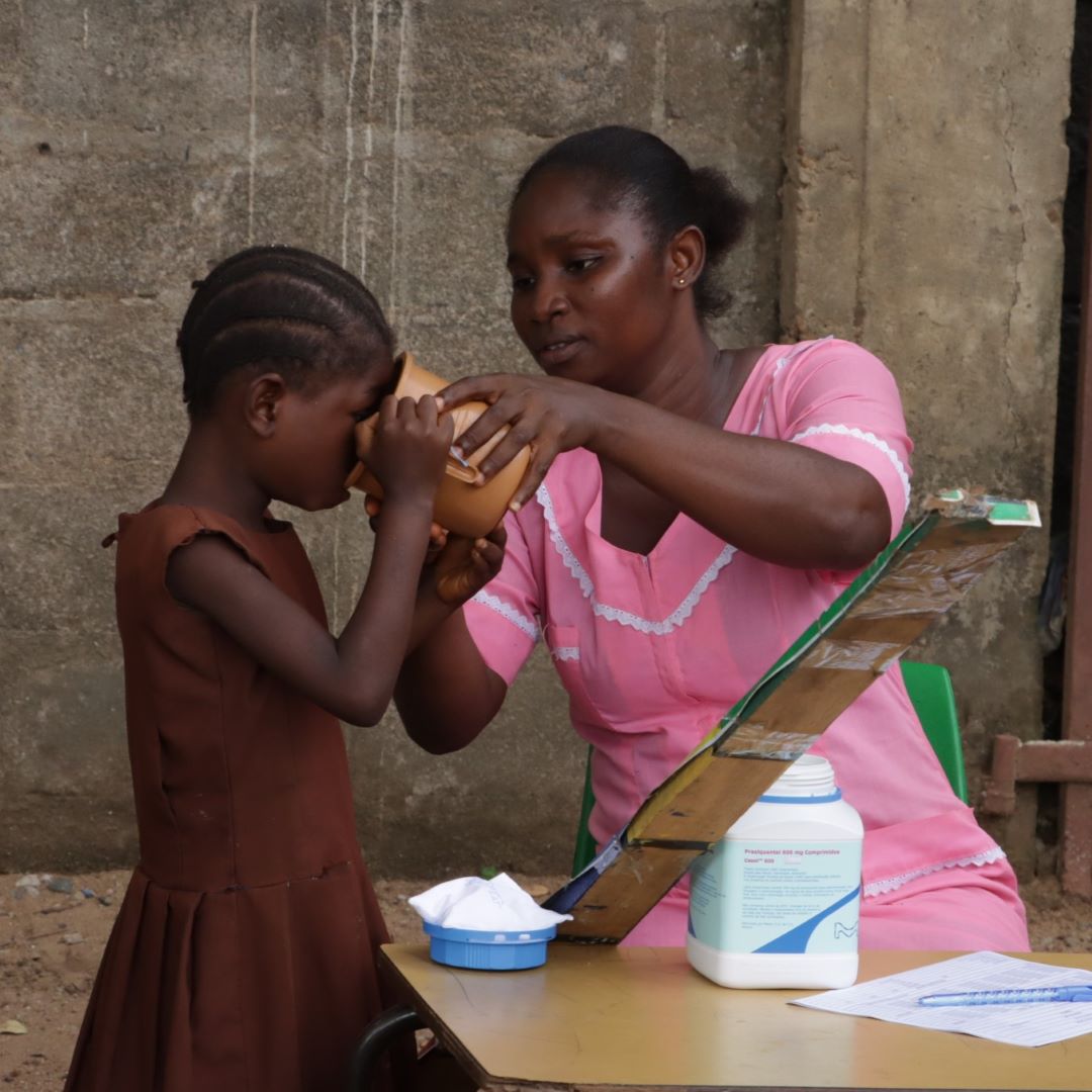 Meet Nurse Aminata Sama! 👋🏿 She always dreamed of helping her community in #SierraLeone stay healthy. 👩🏿‍⚕️ Now, she's a community health hero helping #BeatNTDs by providing preventive treatment to children. 💊 Read more: vist.ly/txdw @ActNTDsWest #NTDs #EndNTDs