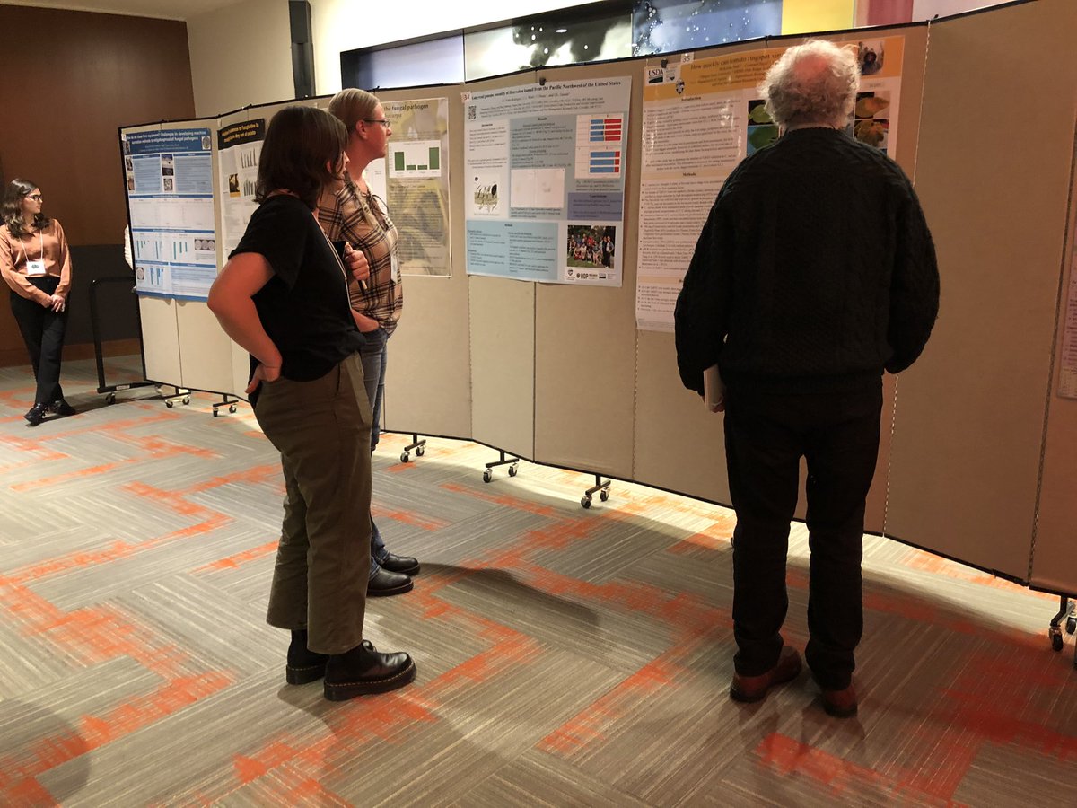 our @PNW_Nematology undergrad McKenna Platt @OregonState presenting her poster at @plantdisease Pacific Division meeting 2024 @HRivedal