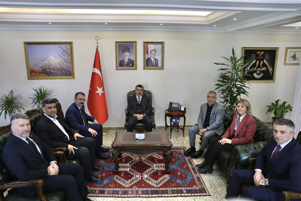 igdirvaliligi's tweet photo. Çeşitli programlara katılmak üzere ilimize teşrif eden Milli Eğitim Bakanımız Sayın Yusuf Tekin, Valiliğimizi ziyaret etti. https://t.co/7wzbj5IJfF