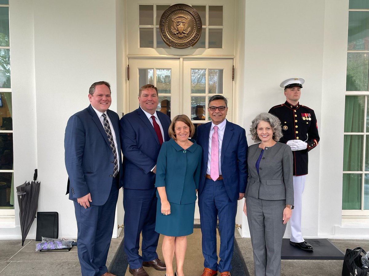 Ceci Connolly (@ceciconnolly) on Twitter photo We were so proud to join <a href="/_ACHP/">Alliance of Community Health Plans (ACHP)</a> leaders at the <a href="/WhiteHouse/">The White House</a> to discuss Cancer Moonshot pledges w/ <a href="/FLOTUS/">First Lady Melania Trump</a>. Our members committed to provide patient navigators to reduce the stress of cancer care <a href="/PriorityHealth/">Priority Health</a> <a href="/SelectHealth/">Select Health</a> & HAP. We were so proud to join <a href="/_ACHP/">Alliance of Community Health Plans (ACHP)</a> leaders at the <a href="/WhiteHouse/">The White House</a> to discuss Cancer Moonshot pledges w/ <a href="/FLOTUS/">First Lady Melania Trump</a>. Our members committed to provide patient navigators to reduce the stress of cancer care <a href="/PriorityHealth/">Priority Health</a> <a href="/SelectHealth/">Select Health</a> & HAP.