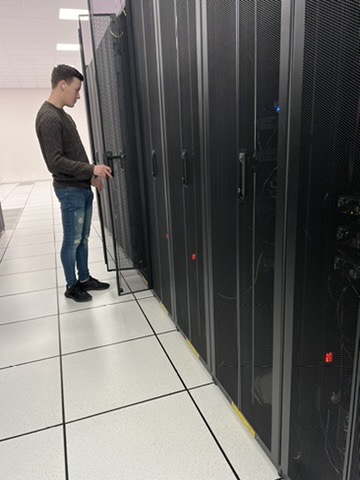Dcent_Web3's tweet image. Scaling new heights this month:

💥Solutions for Hybrid clouds
💥Additional IP Space allocated based on customer demand

#EdgeStorage #Innovation #FutureTech #Decentralizedstorage #DataCenterSolutions