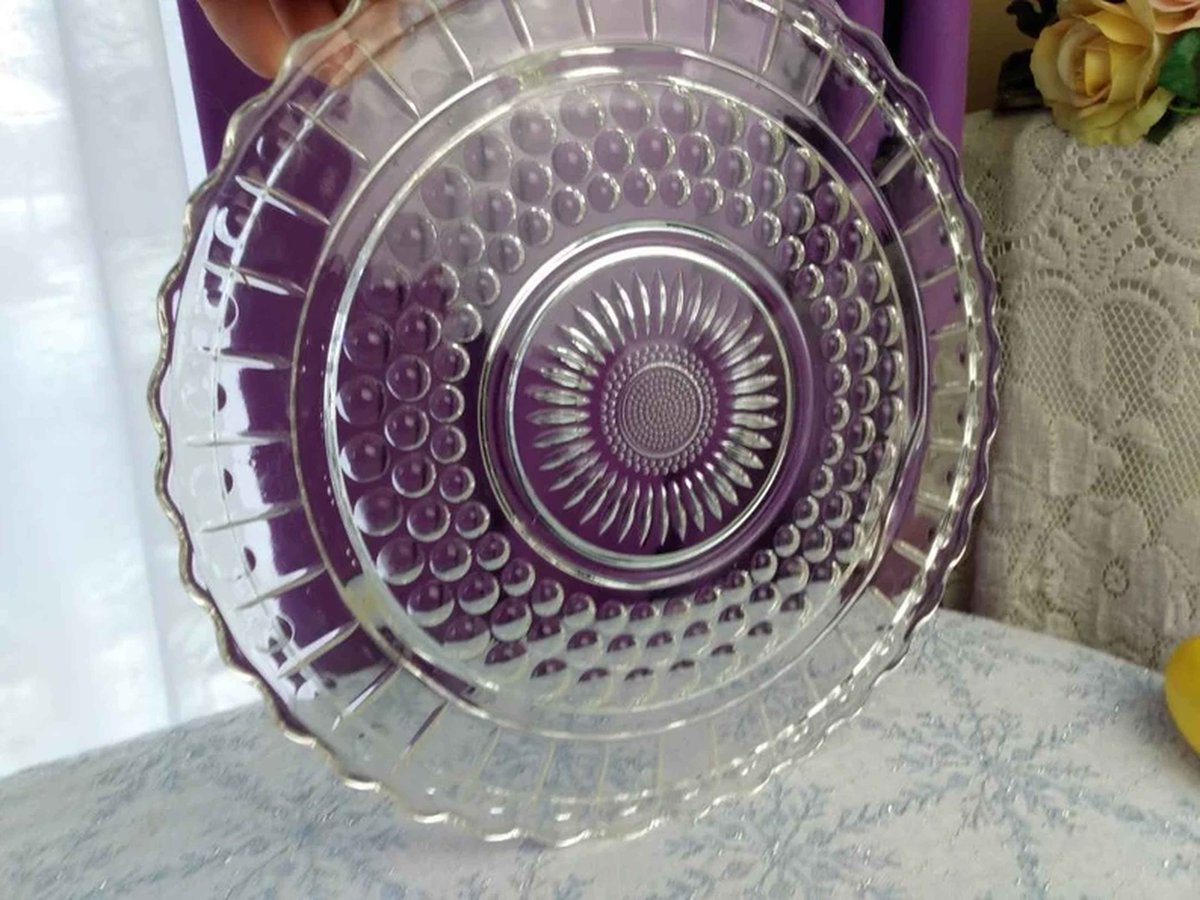 etsy.com/listing/168999… Federal Glass 2889 Clear Pattern Footed Cake Plate ON SALE! #FootedCakePlate #FederalGlass These plates fit the old aluminum cake covers for 9 inch cakes! They have a groove around the rim! @Etsy @etsystatus @samoyed_pup1