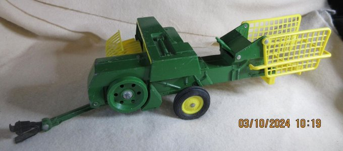 RusticTrove's tweet photo. Vintage ERTL 1:16 Diecast John Deere Model 585 Square Hay Baler https://t.co/XrYAr35Zit…#eBay via
@eBay #farmer #farming #tractor #toycollector #JohnDeere #scalemodel #diecast #modeltractors #diecast #toys #farmdisplay #miniagri #modelfarm #farmmodel #agrafarm #implement #toys https://t.co/WHLqFzvtDm