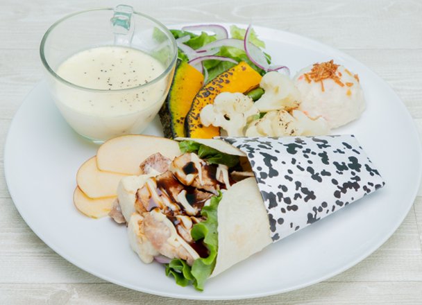 dearmalady's tweet photo. @eudelienta ㅤㅤ
Good day, @roeveuse. Someone has sent you a delicious meal to boost your happiness today! And, psst, you've got a free keychain too. We hope you like it, and have a great day ahead. 🌻

[ 🍽️ ]
- Yuuji Finger Hot Dog
- Nanami’s Apple Chicken Wrap 

楽しむ！
ㅤㅤ https://t.co/3mvxr2mjgZ