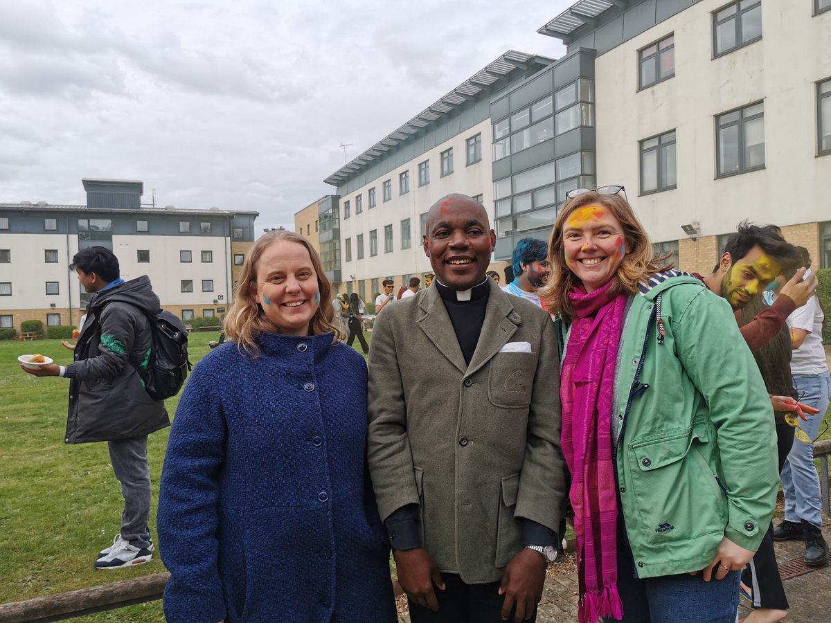 Vibrant colors filled the air as Southlands College came alive with the spirit of Holi! Organised wonderfully by the Desi Society, the Holi celebration was a beautiful fusion of colors, cultures, and community.