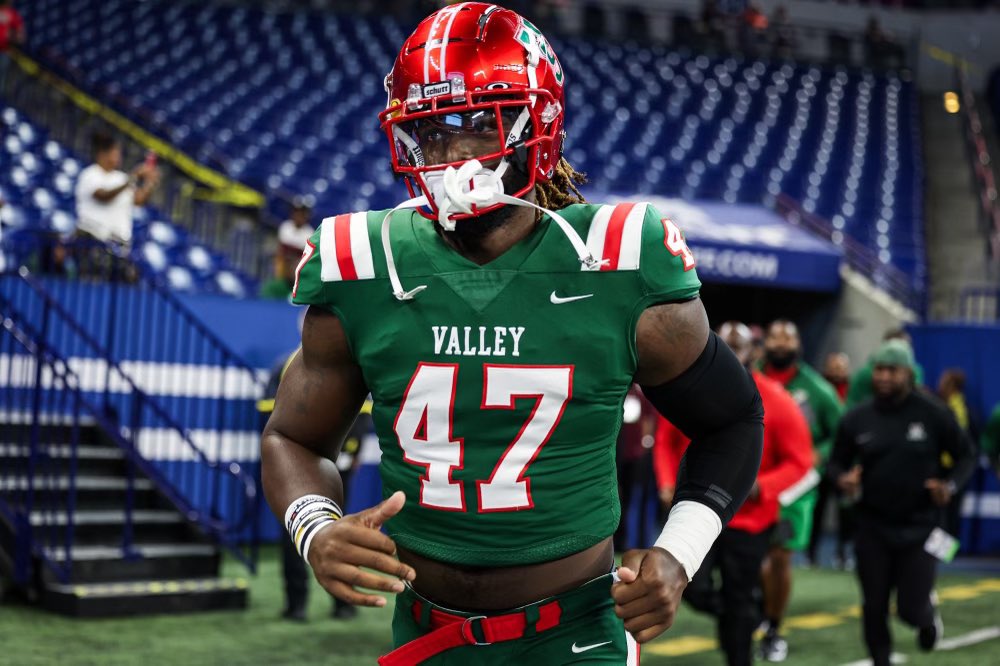 PGrayJr's tweet photo. I am BEYOND blessed and thankful to receive my second  D1 offer from Mississippi Valley State University!! @CoachThompson   @MSValleyFB @coachgwest3 @MohrRecruiting @BHoward_11 @MarshallRivals @adamgorney @PrepRedzoneAR https://t.co/92XNxyHi0P