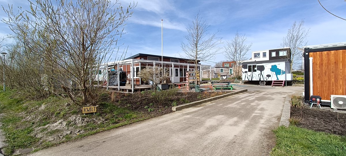 Op zoek naar een bijzondere vergaderruimte in Groningen? Huur onze strandtent!
De strandtent  biedt veel mogelijkheden. We kunnen allerlei opstellingen maken. Creatieve sessie met break-out rooms? Geen probleem! Huur er voor de dag gewoon een aantal Tiny Offices bij!