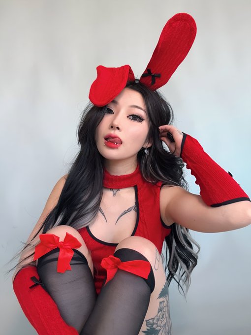 Anyone order a bunnygirl? ♥️ https://t.co/ybByW6zKo5