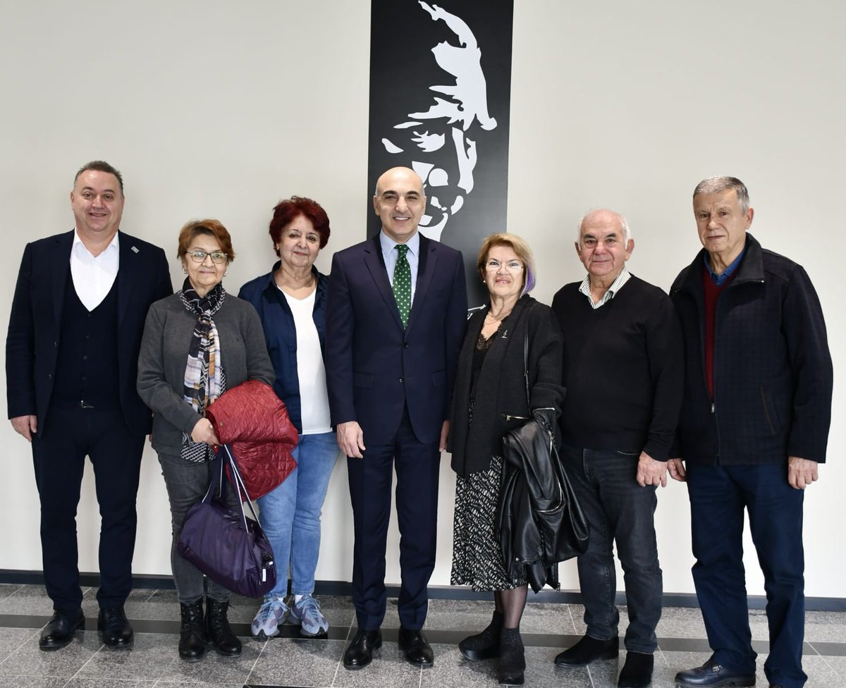 Atatürkçü Düşünce Derneği Bakırköy Şube Başkanı Sayın Erdal Çekem ile Bakırköy Lisesi Mezunları ve Mensupları Derneği Başkanı Sayın Nihat Yılmaz ve yönetim kuruluna nazik ziyaretleri için teşekkür eder, çalışmalarında başarılar dilerim.