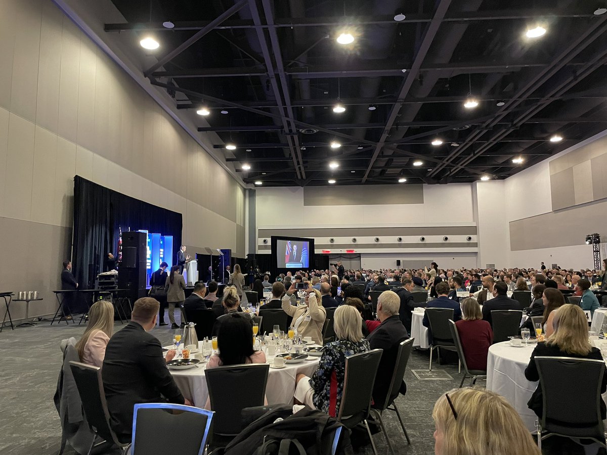 Great news for #Ottawa ! Premier @fordnation at the @ottawabot Mayor’s breakfast, announced more than $500 million of provincial investment in Ottawa. ▶️economic recovery ▶️housing enabling infrastructure ▶️public safety ▶️transportation, incl. bus rapid transit in #Kanata