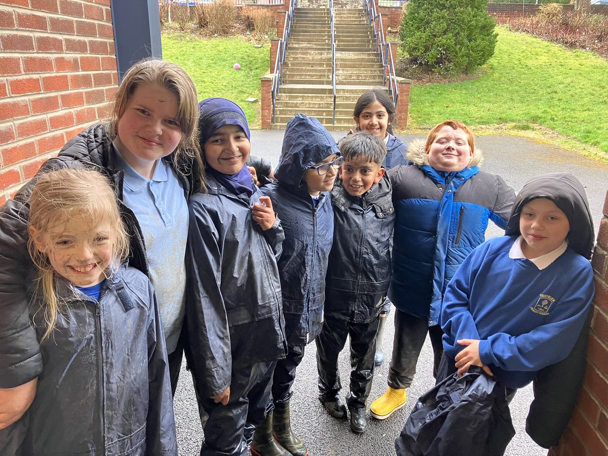 misscorrie5's tweet photo. It’s easy to be resilient when you are having so much fun outdoor learning! @ToryglenPS @WellbeingTPS 

#muddypuddles #outdoorlearning https://t.co/AqR4oAPhAL