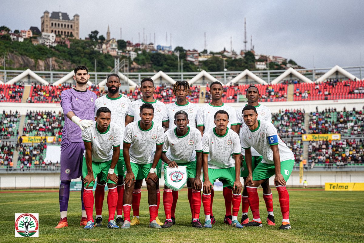 Barea_Bm12's tweet photo. Merci à nos braves joueurs qui ont mouillé le maillot pour la patrie malgré le résultat. ❤️💚

Rwanda 🇷🇼 2-0 Madagascar 🇲🇬 

. 
. 
#AlefaMadagasikara #bm12 #bareamandrakizay #madagascar #rwanda #barea https://t.co/J8tdUUKJIz