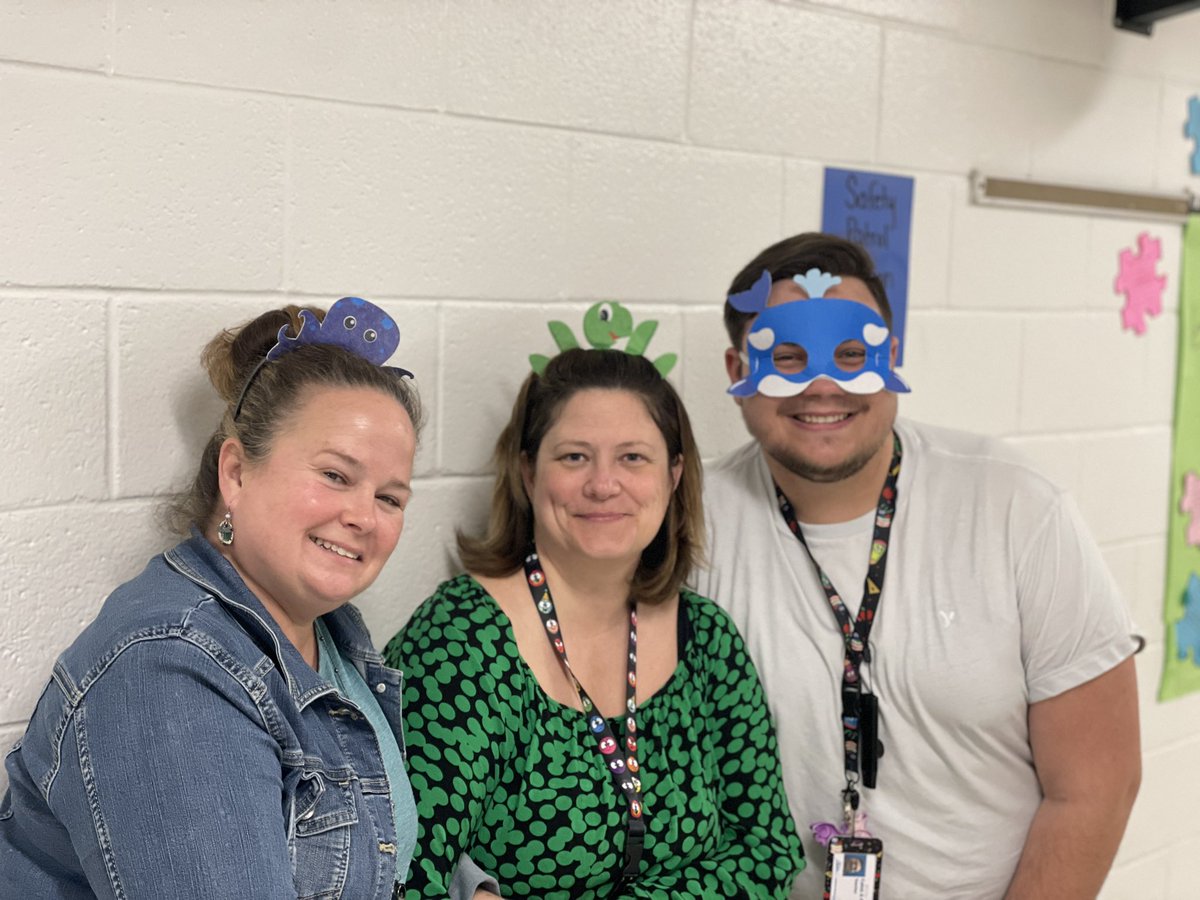 Our 2nd grade teachers are so excited for their students’ musical today! Can you guess the theme? #kidsathope @KarlaYo78612102 @MrsSJohnson2023 @MrsRathbone23 @vbschools