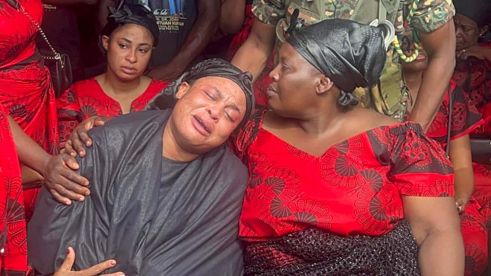 Sorrowful moment 😔

Sorry for your lost Apostle Lilian Kumah ,The Late Hon John Kumah’s Wife. 🕊️

Sorry 😔

#TGNCelebs