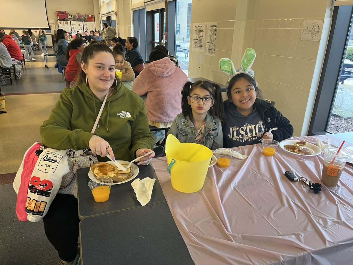 There’s no PTO better than ours! What an awesome evening at the Easter pancake dinner and egg hunt! We had over 200 families attend! <a href="/bristol_heart/">Bristol All Heart</a> <a href="/BristolCTSchool/">Bristol Public Schools</a>