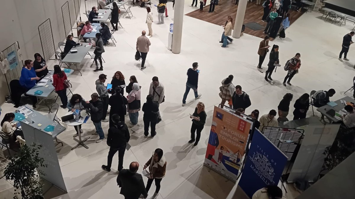 Le #tourisme recrute dans la région 🤝 Ce matin, les professionnels du secteur ont rencontré des candidats à l'occasion du forum #emploi tourisme organisé par <a href="/marseille/">Ville de Marseille</a>,<a href="/CHOOSEMARSEILLE/">MARSEILLE TOURISME</a> et <a href="/maison_emploi/">Maison de l'Emploi de Marseille</a> #AvecFranceTravail
