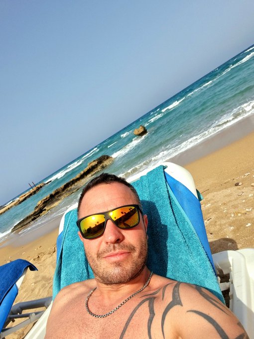 Bisschen am Strand die Sonne und das Meer genie&szlig;en 😎✌🏼 https://t.co/f9YtPqLGA4<a href="/tag/rentnerleben"class="tags"><span>#rentnerleben</span></a>