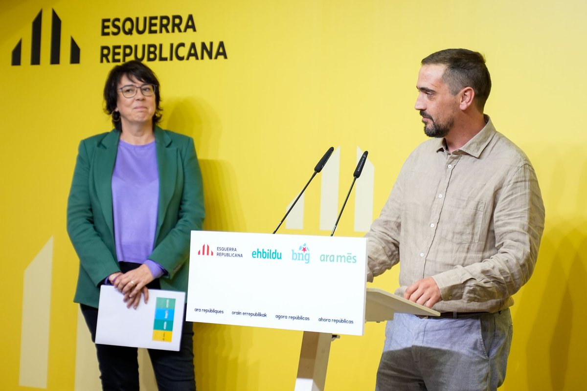 MESperMallorca's tweet image. ✍️ Ara Més (@MesperMenorca, @araeivissa i MÉS per Mallorca) signam l'acord de coalició d'Ara Repúbliques amb @Esquerra_ERC, @ehbildu i @obloque per les eleccions al Parlament Europeu 🇪🇺

Per l'Europa dels pobles, la justícia social, la democràcia i la llibertat