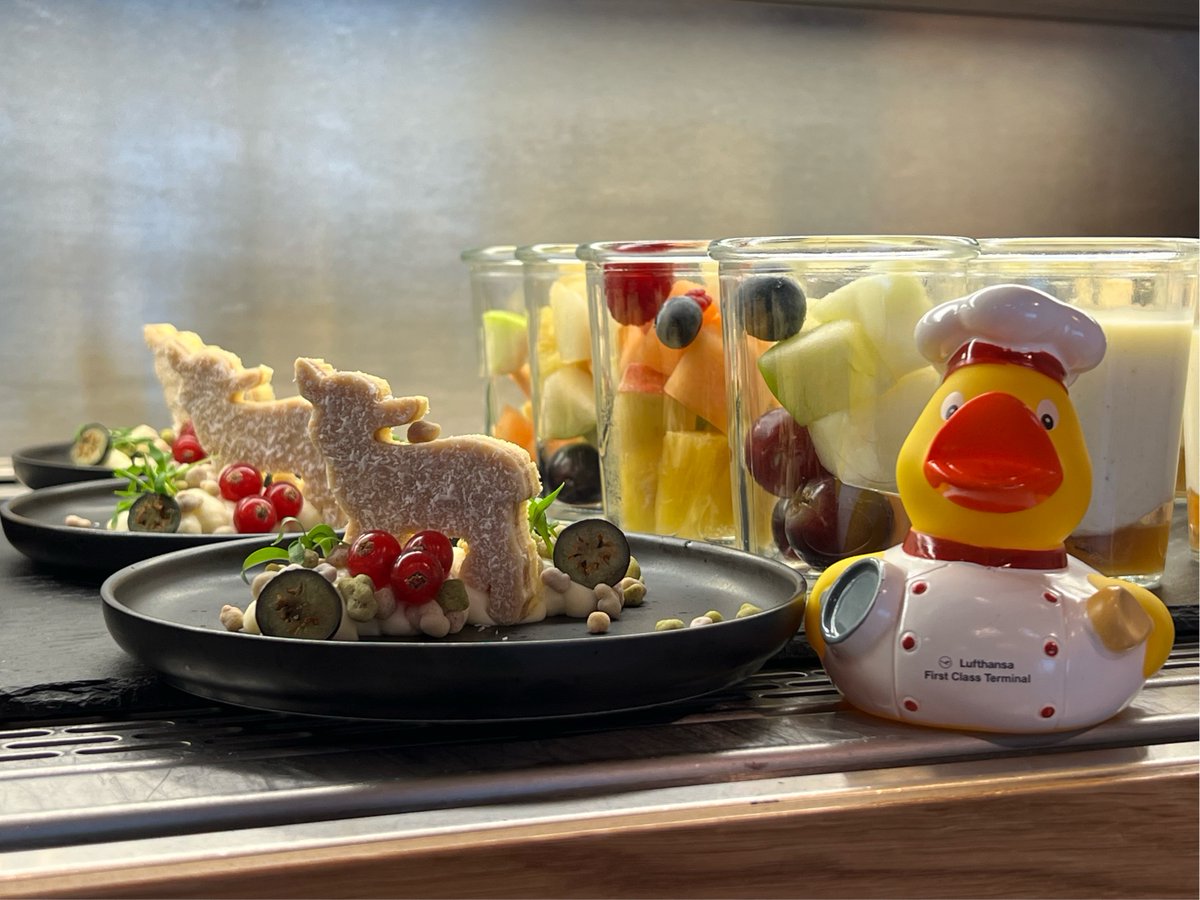 🐰 Hop into our Easter special! Indulge in our delightful Easter dessert featuring adorable lamb-shaped treats 🍰 🌷 Don't miss out on this sweet treat and our easter menu - available for a limited time only! #EasterSpecial #EasterTreats #DessertDelight