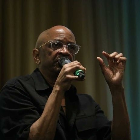 ¡Ataca <a href="/sergiogeorge/">Sergio George</a>! Su visita a Panamá, una extraordinaria experiencia. Realizó una de las más concurridas Master Class de los últimos años. La comunidad salsera quedó impresionada por el intercambio de anécdotas y conocimientos. Buena esa, maestro.