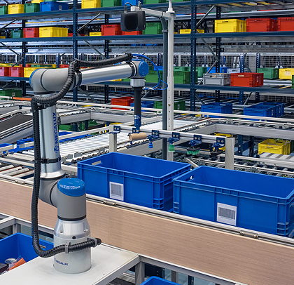 Siemens, UR and Zivid combine to solve logistics issues   <a href="/Universal_Robot/">Universal Robots</a>  <a href="/Siemens/">Siemens</a>  <a href="/zividlabs/">Zivid</a>  #robots  #cobots  #logistics  #warehouses  #machinevision  drivesncontrols.news/dqsx0xhf