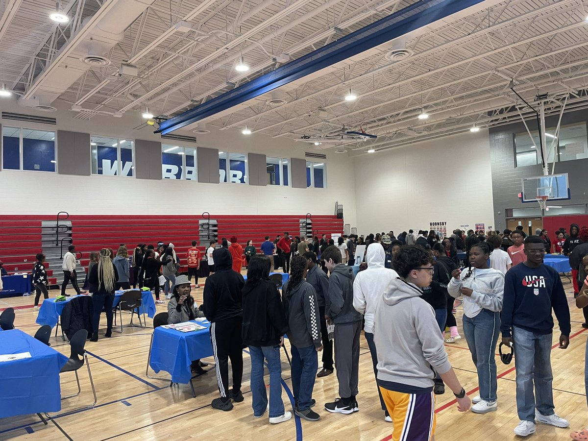 A great turnout for the college and career fair <a href="/ELWMS/">E. L. Wright Middle</a> today! Giving students exposure to so many opportunities after they graduate from <a href="/RichlandTwo/">Richland School District Two</a> in a few years @JenniferrCain <a href="/MooreKimD/">Dr. Kim D. Moore</a>!