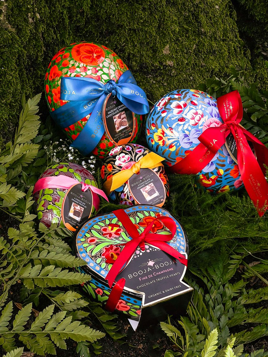 The same community of artists in Kashmir, India have been painting our #EasterEggs for 20 years. They now make our new Heart Shaped #Gift Boxes too. Each egg & box is a piece of #art in its own right, to be cherished & loved for many years 💖#BoojaBooja #Vegan #Organic #DairyFree