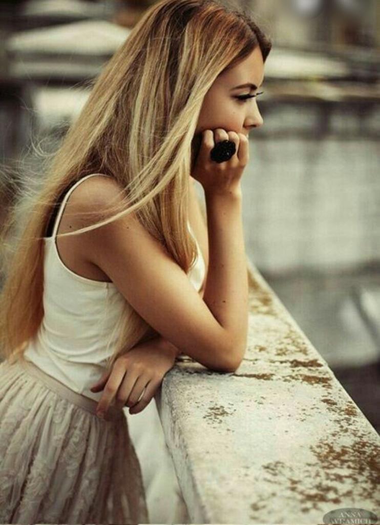 🌺🌺

Yokuşların sonunda 
Yok oluşlar varmış, 
Bilseydim nefes nefese  
     Koşmazdım...😒💔

#Huzurla 💙
     #Umutla 🕊️
#Mutluakşamlar....🌼⭐