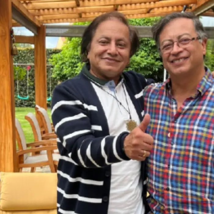 Pronto saldrá una investigación de un ex funcionario del INPEC que demuestra que una gran mayoría de las cuentas que apoyan a Petro en redes sociales son manejadas desde las cárceles. 

El Pacto de la Picota tiene más alcance del que nos imaginamos.