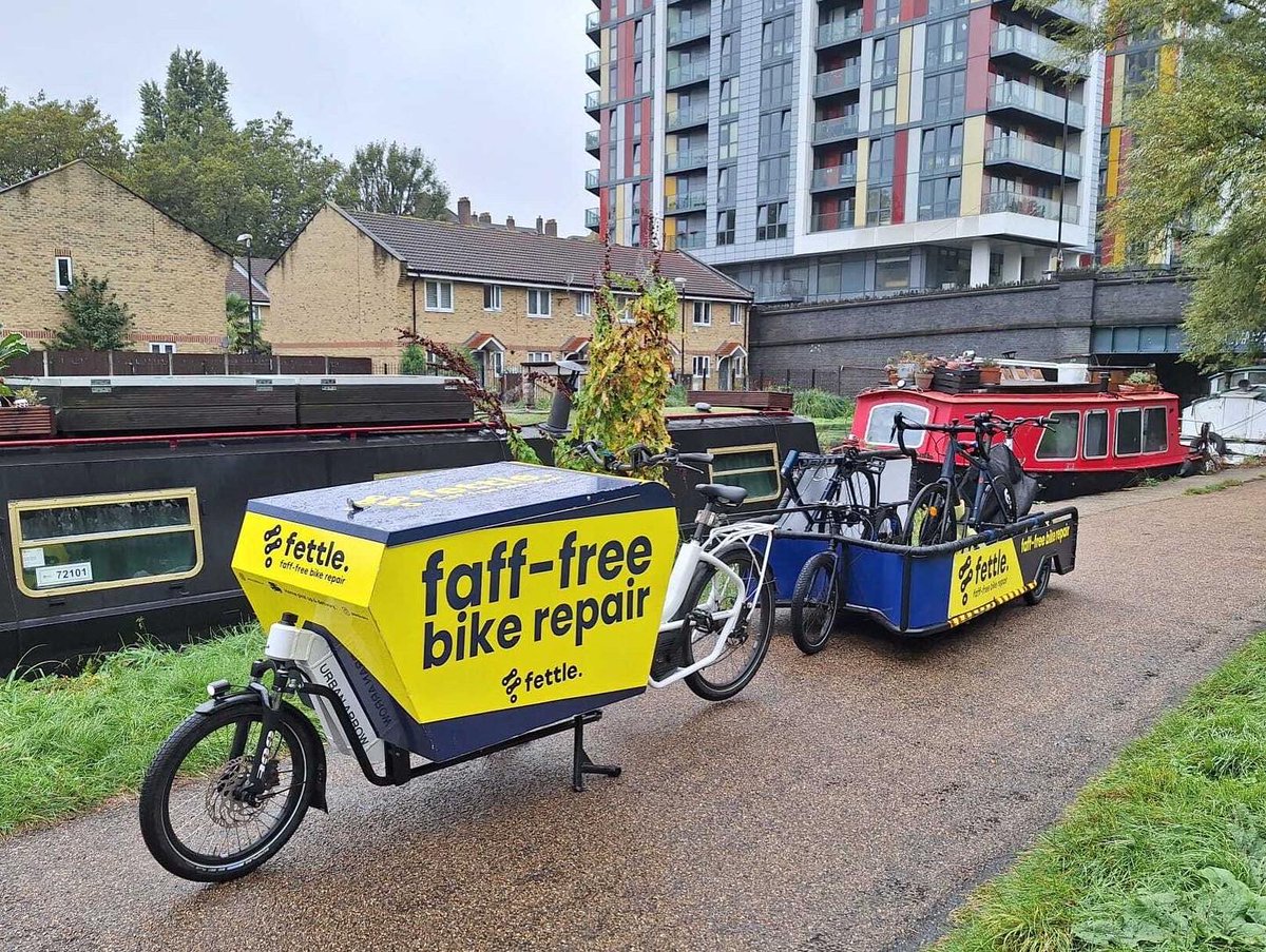 ☔️🌞Rain or shine - our cargo trailers don't stop! #SustainableTravel #CargoBike