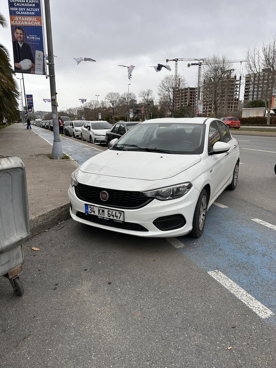 Kartal sahil yolunda bu kural tanımaz araç sahibi için lütfen gereğini yapınız. <a href="/EmniyetGM/">Türk Polis Teşkilatı</a> <a href="/istanbul_EGM/">İstanbul Emniyet Müdürlüğü</a> <a href="/AliYerlikaya/">Ali Yerlikaya</a> <a href="/munirkaraloglu/">Münir Karaloğlu</a>