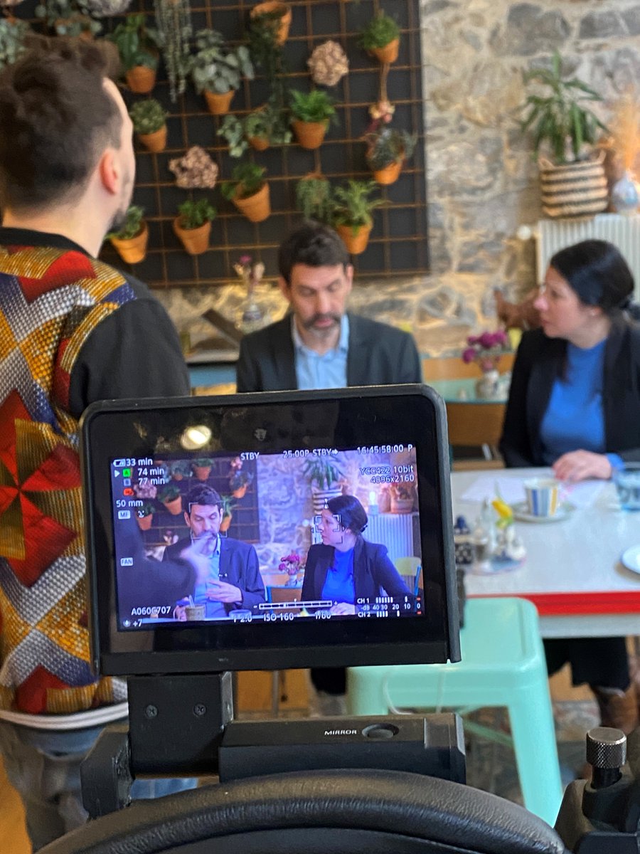 🎥 Blockchain: Ça tourne, action!
Coup d'œil sur les coulisses du tournage de notre MOOC sur la blockchain. 💡

Stay tuned pour découvrir chacune des nouvelles thématiques de notre programme de formation sur le numérique!
#Blockchain #Formation #Technologie #Coulisses
