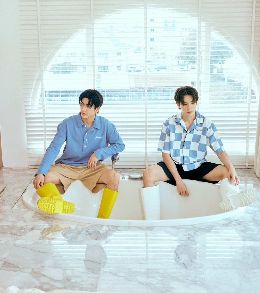ourskyy2 puentalay yes i see them because of the bathtub 😭