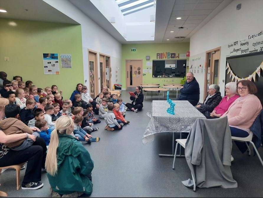 PwickNorthEYC's tweet image. This week we hosted some very special guests from Berelands care home in Prestwick. We treated them to a performance of spring songs and some home baked scones. Lots of fun had all round! #intergeneration