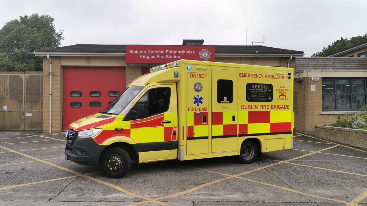 #AmbulanceArchives this week is a snapshot of how the vehicles have evolved over the 125 years 
 
📸 First 'motorised' ambulance 1913
🚑 @IVECOUK 1990's
🚑 @FordIreland Transit 1980's
🚑 @MB_IRELAND Sprinter in Finglas Fire Station

#Ambulance125