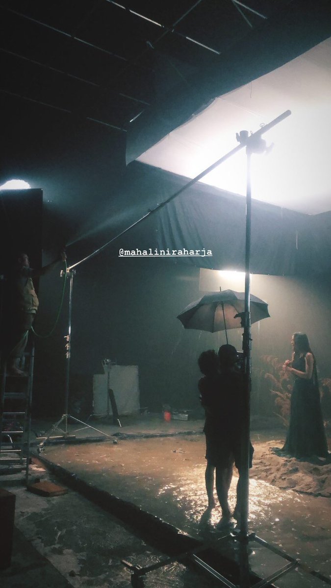 Mykylinz's tweet photo. Set nya aja udah bikin penasaran. Ntar rilis semerinding apa kita denger #matimatian 🔥🤸🏻‍♂️ #mahalini #mahaliniraharja #hitsrecords https://t.co/unYL7RdJoQ