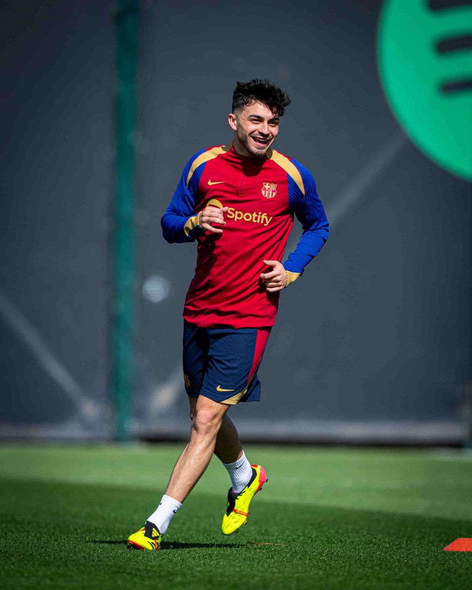 FCBarcelona's tweet photo. Work, work and more work! 💪 https://t.co/r0Ft9j57TV