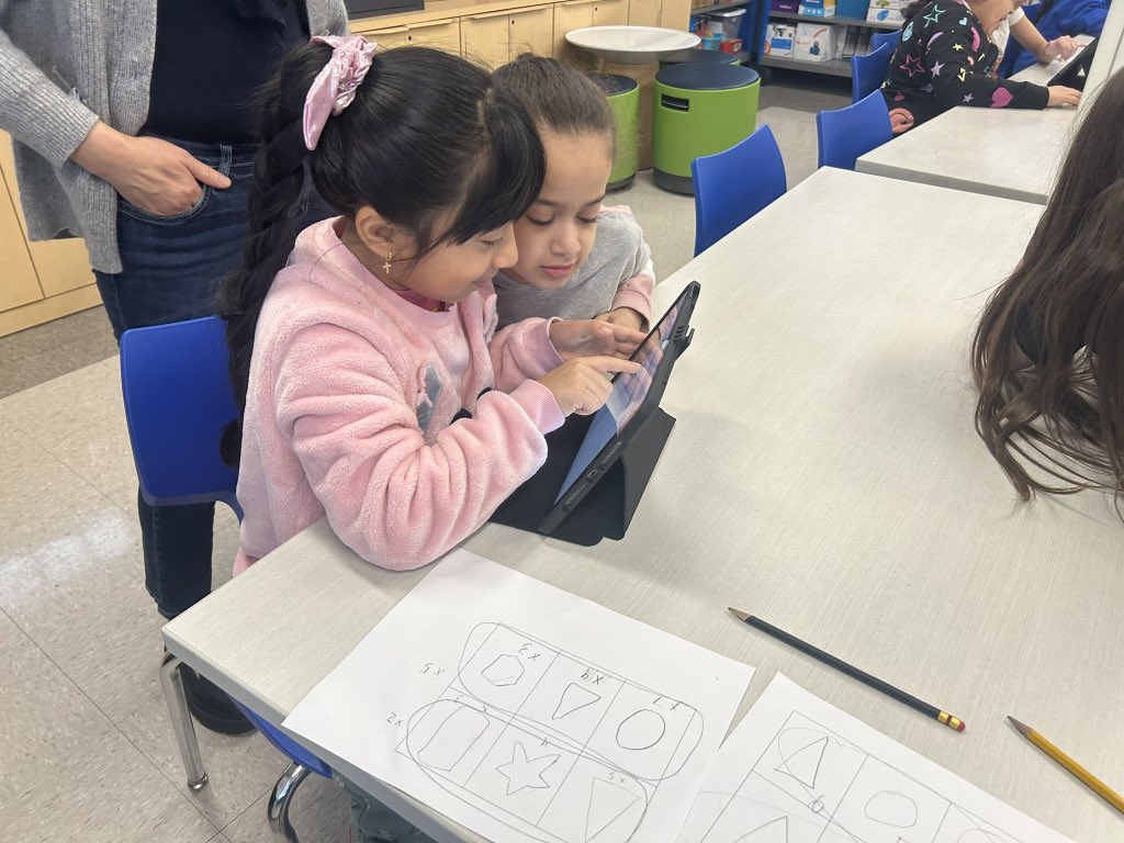 Students take turns as #programmer/robot use symbols/shapes and create #algorithms for a dance party #discoverydayps66q @PS66JKO @D27NYC @codeorg #unplugged #danceparty