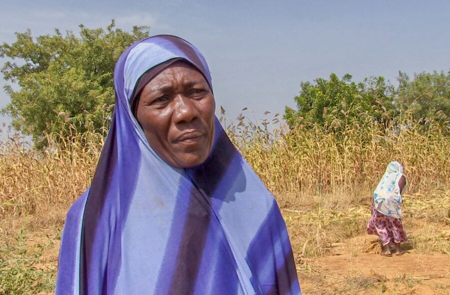 Ramata is a dedicated farmer who ensures her family of 16 has food year-round. Despite the challenges of #BurkinaFaso's harsh climate, where she can only farm for a few months each year, she never misses a season.🌾Read her story wfp.org/stories/fighti…