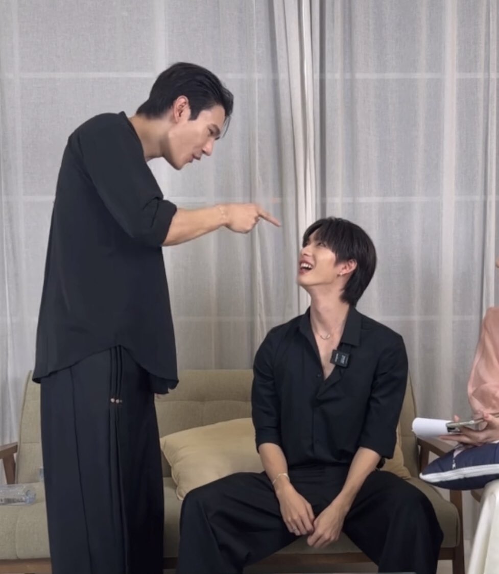 i_amfifteen's tweet image. 🐶:ต้องมีคนสระ(ผม)ให้ไง
🐈:หาา ใคร พี่ไม่ได้อยู่ ใครๆ
🐈:อย่าบอกนะว่าไอ่โบ้ที่เพื่อนมหาลัยอะ
🐈:ไอ่โบ้ปีสองหรอ

555555555ตลกพุเพวไม่ไหวละ การละครมาก

FEATHER LIVE POOHPAVEL

#FeatherWithPoohPavel 𓏸💭