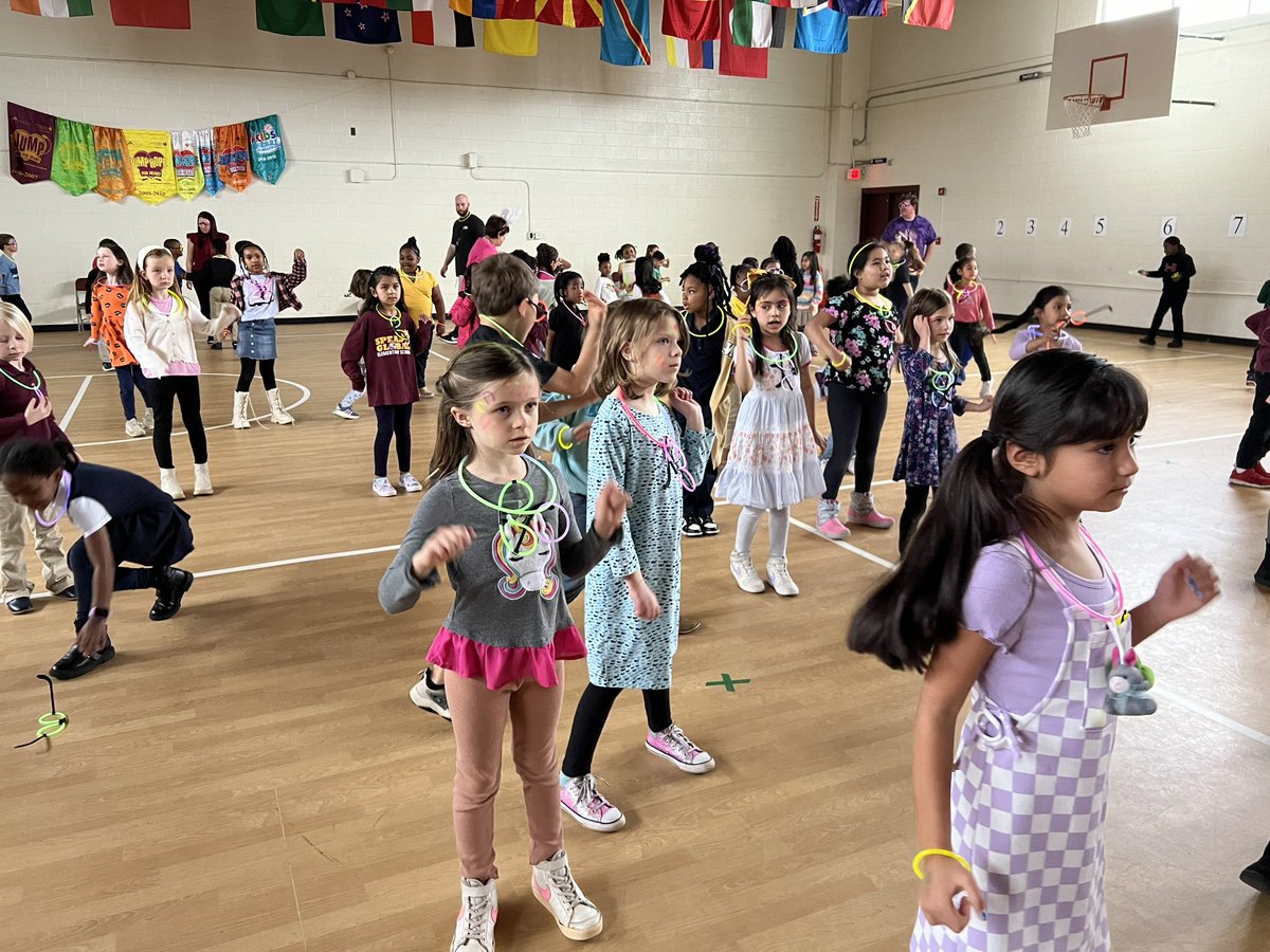 SpeasGlobal's tweet photo. Look what earning 10 Bees can do! This month’s #PBIS incentive is #GlowDance K-G1 or #ElectronicsDay G2-G5. We are having so much fun! #BeeYourBEST! https://t.co/P8qlOngCkL