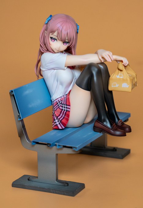 ゴールデンヘッドプラスさんで作っていただいたくるみフィギュアのサンプル届きました
ベンチの汚しまでいい質感でよき 