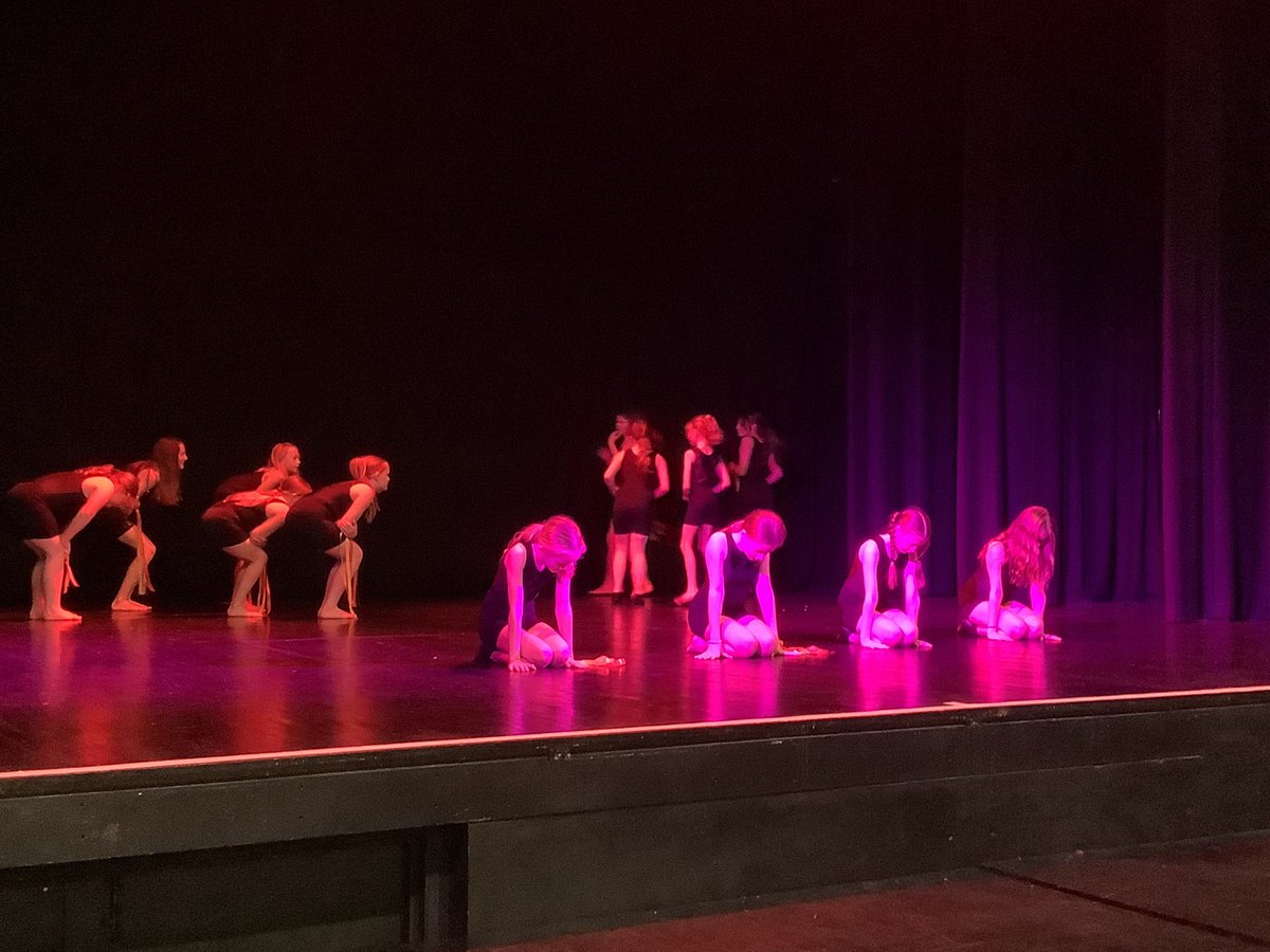 Sneaky peek alert… these girls are on fire🔥.
Amazing first rehearsal this afternoon. Can’t wait for tonight’s performance. 
<a href="/GWilliamsSACA/">Miss Williams</a> <a href="/StAnnes_EHS/">Emma Hardy Smith @ St.Anne’s</a>