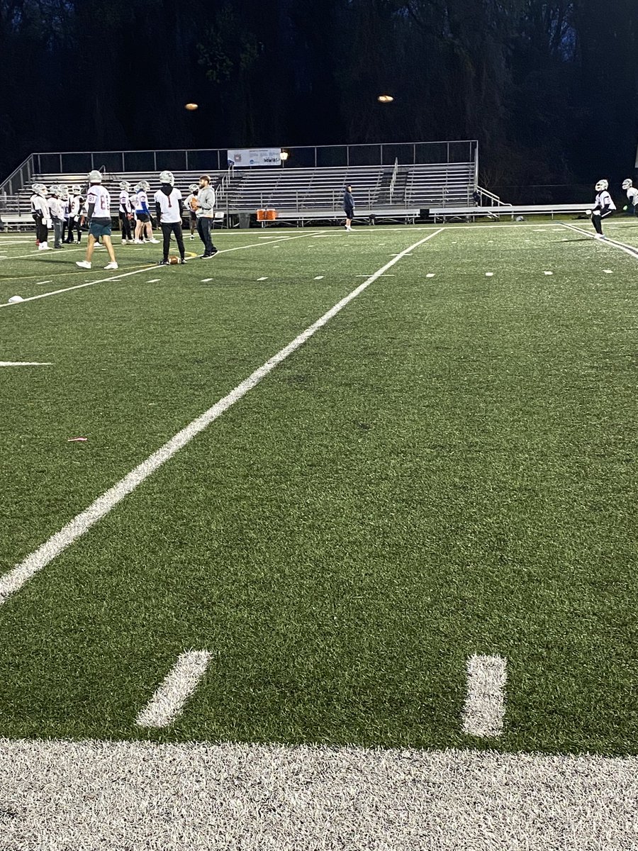 Thanks for having me at your practice @GuilfordFB @CoachDavisGC @_DavidStadler ! 🏈💪🏾 @nwestfootball @chrisrusiewicz @e43fitness