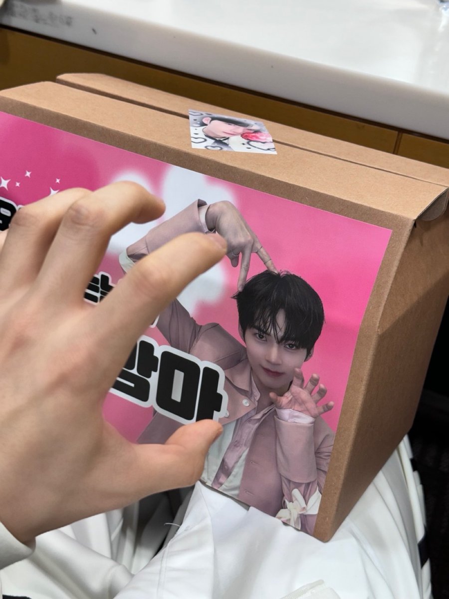 binbblu's tweet image. [240328] 🐹📸💭
8.27 PM WIB

🐹📸
"tadaaa❤️"