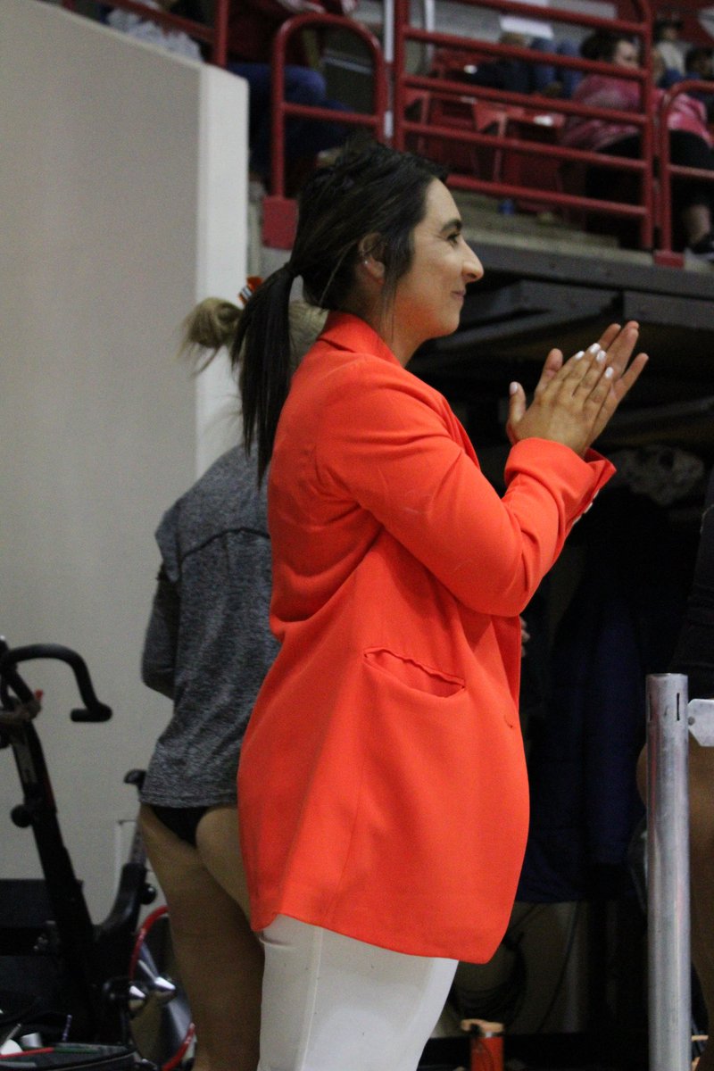BGSUGymnastics's tweet photo. March is 𝙉𝙖𝙩𝙞𝙤𝙣𝙖𝙡 𝘼𝙩𝙝𝙡𝙚𝙩𝙞𝙘 𝙏𝙧𝙖𝙞𝙣𝙞𝙣𝙜 𝙈𝙤𝙣𝙩𝙝 and it wouldn’t be complete without a 𝙃𝙐𝙂𝙀 thank you to our amazing Athletic Trainer, Hali Sindlinger! ✨

#AyZiggy x #NationalAthleticTrainingMonth https://t.co/Mv1FEXLtXa