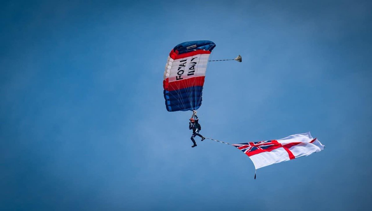 Don't miss the breathtaking Royal Navy Parachute Display at our Open Day on July 6th! Snag your Early Bird tickets now for thrilling action at the RNRMC Field Gun Competition and enjoy FREE entertainment all day long. Secure your spot today: royalnavy.ticketsrv.co.uk/tickets/