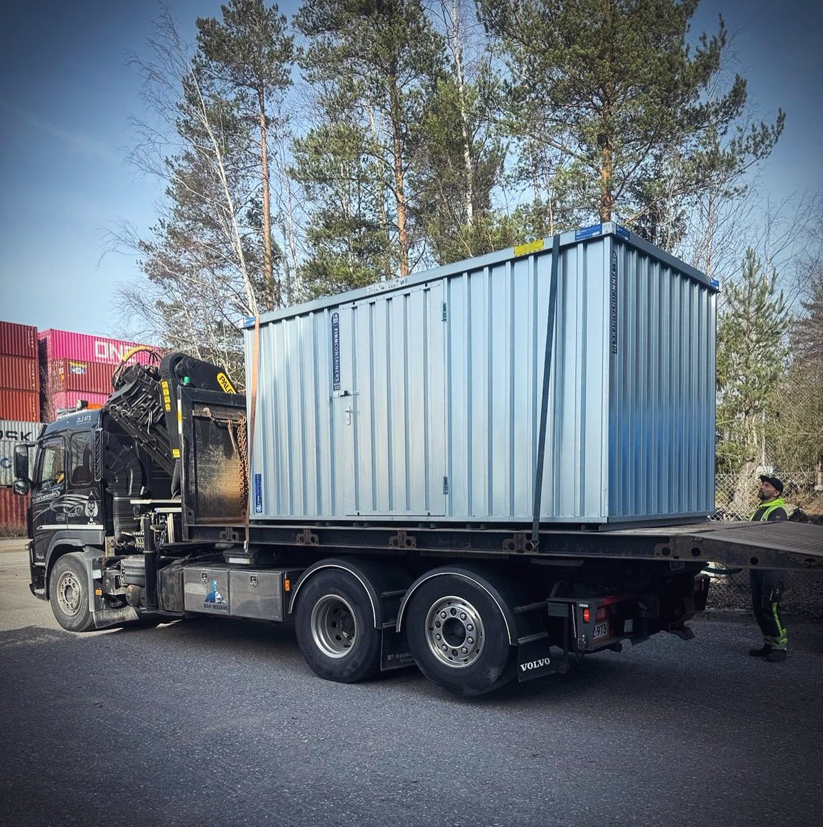 Vielä ehtii asiakas saada pari kevytkonttia väistötilaksi polkupyörille. 

Samalla toivotamme kaikille hyvää pääsiäisen aikaa! 

#taloyhtiönremontti #pyöräsuoja #kevytkontti #väistötila #finncontainers #palvelupelaa