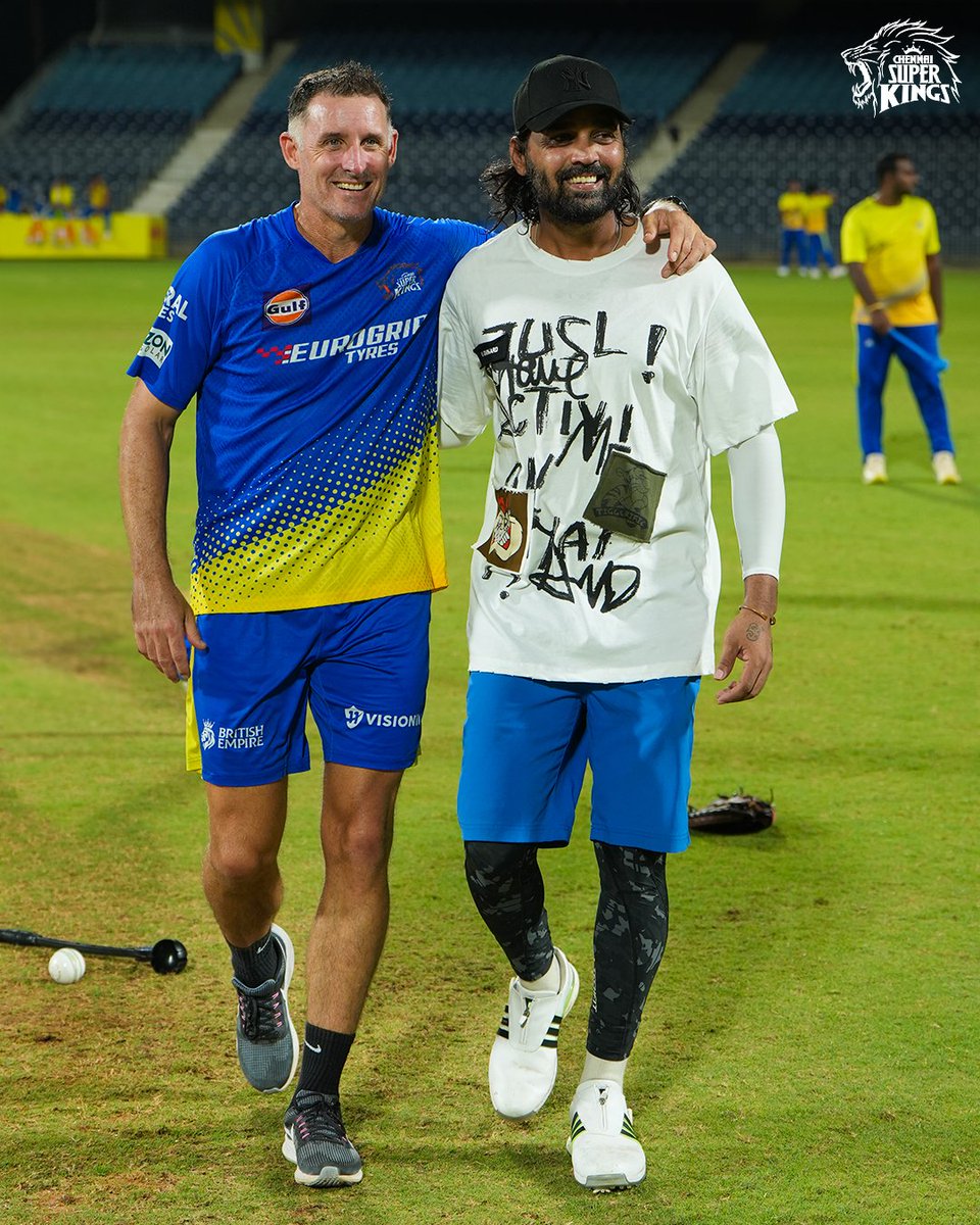ChennaiIPL's tweet photo. MASTAAA!  A yellovely reunion down the tracks of Anbuden! 🫂💛

#WhistlePodu #Yellove 🦁💛 https://t.co/UGAJ0ffDIi