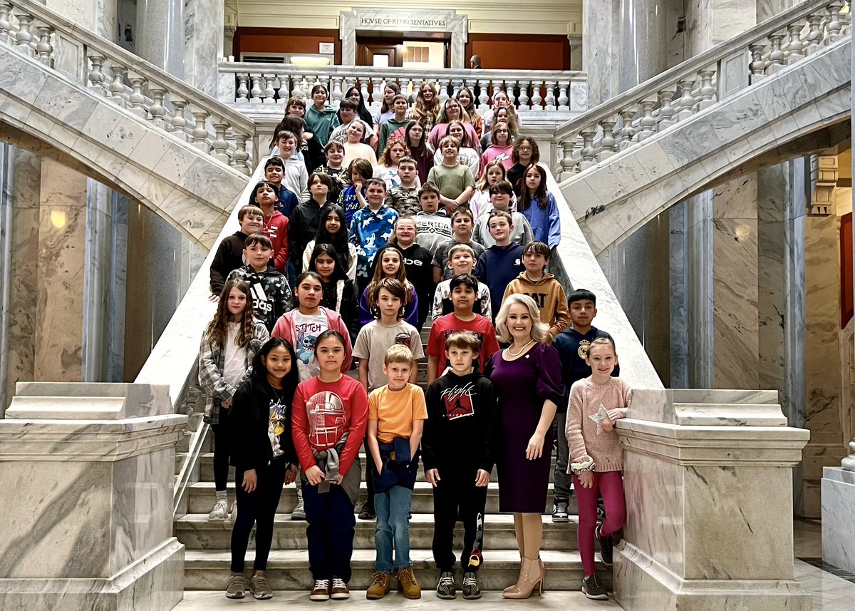 I was thrilled to visit with an awesome group of 5th graders from Sherman Elementary today, on Day 58 of the 2024 General Assembly Session!